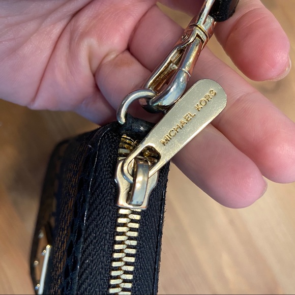EUC Michael Kors Wristlet - Picture 3 of 4